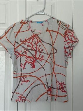 J. McLaughlin White Short Sleeve Tee with Coral & Gold Chain Print